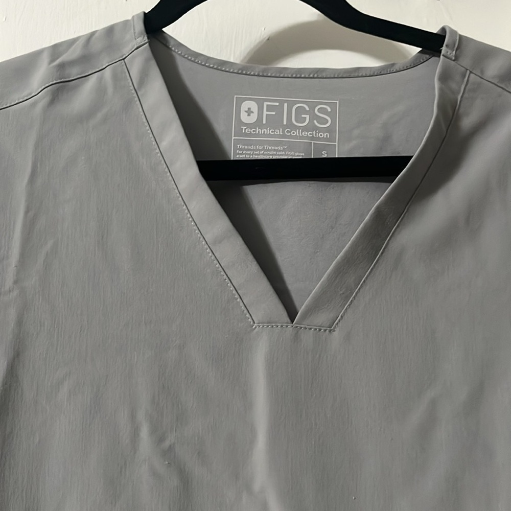 Figs Casma Three-Pocket Scrub Top - Picture 3 of 6